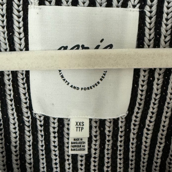 NWOT Aerie Chenille Oversized V-Neck Sweater Black / Cream (Size XXS) - Picture 6 of 7